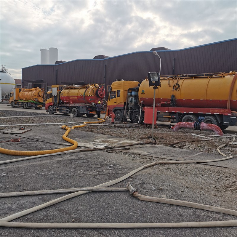 八宿污水池清理